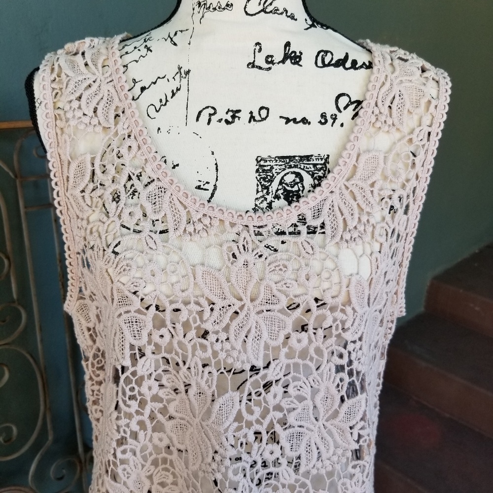 Loft beige/pink lace top
